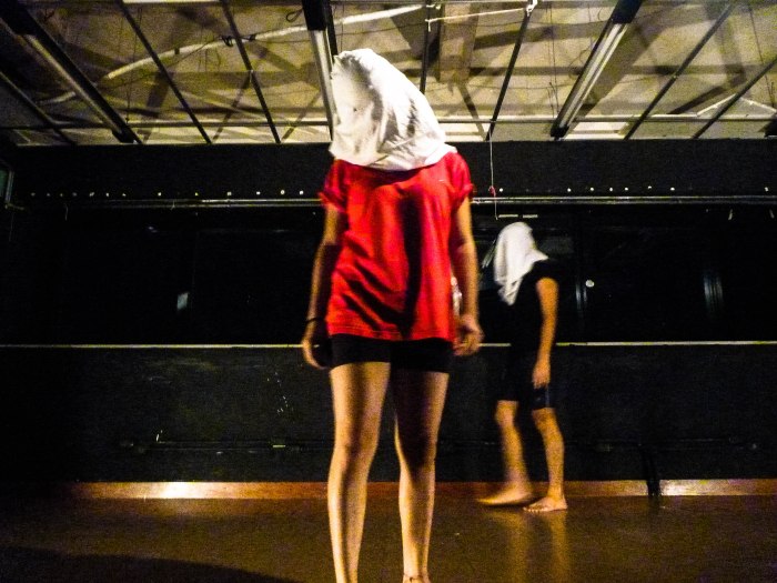 Performance Les Amantes, executada na Mostra de Teatro da UEA de 2016. Executada por Eduardo Medeiros e Caroene Neves